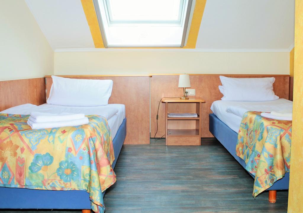 Garni Zum Adler Hotel Gensingen ห้อง รูปภาพ