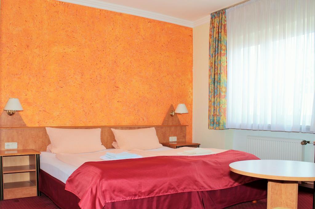 Garni Zum Adler Hotel Gensingen ห้อง รูปภาพ