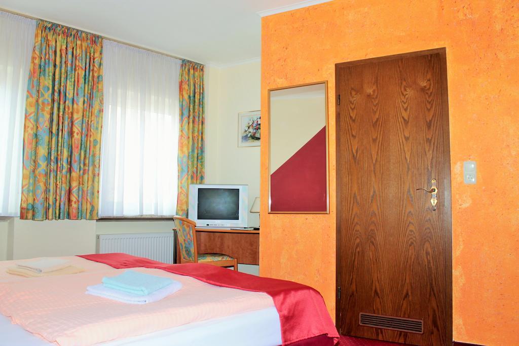 Garni Zum Adler Hotel Gensingen ห้อง รูปภาพ
