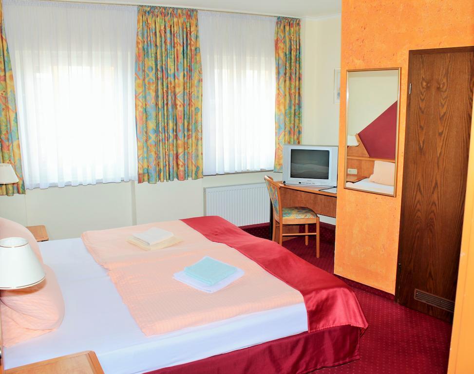 Garni Zum Adler Hotel Gensingen ห้อง รูปภาพ