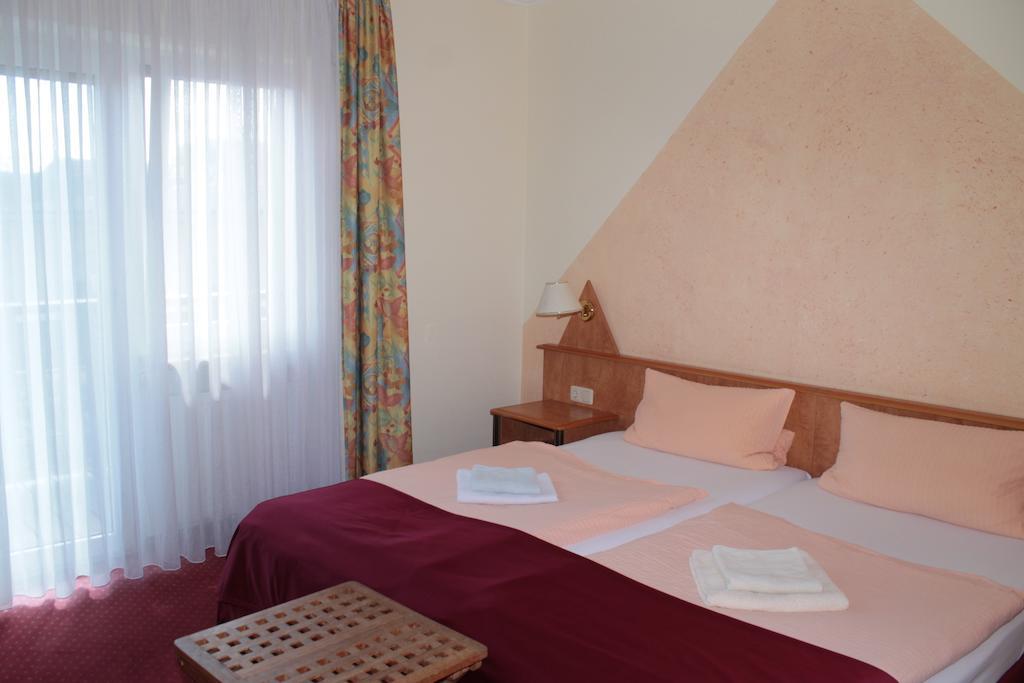 Garni Zum Adler Hotel Gensingen ห้อง รูปภาพ