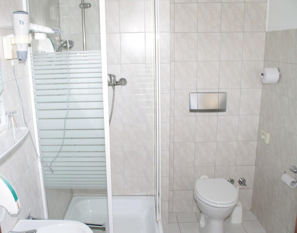 Garni Zum Adler Hotel Gensingen ห้อง รูปภาพ