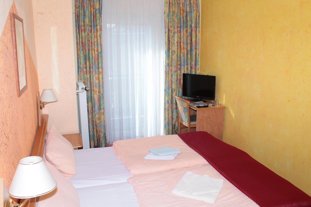 Garni Zum Adler Hotel Gensingen ห้อง รูปภาพ